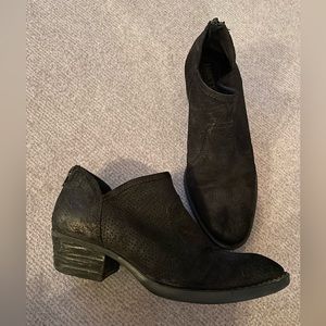 Born brand women’s dress shoe in size 8.5